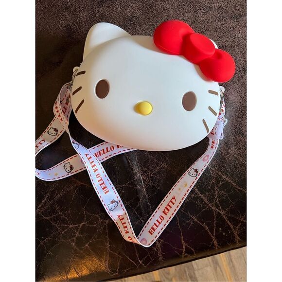 Sanrio Hello Kitty Silicone Crossbody Bag - Picture 11 of 12